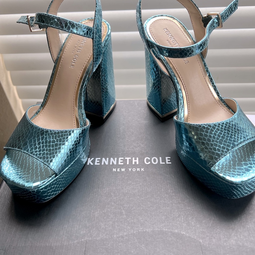 NW Kenneth Cole Dolly Ankle Strap Platform Heel. Turquoise color